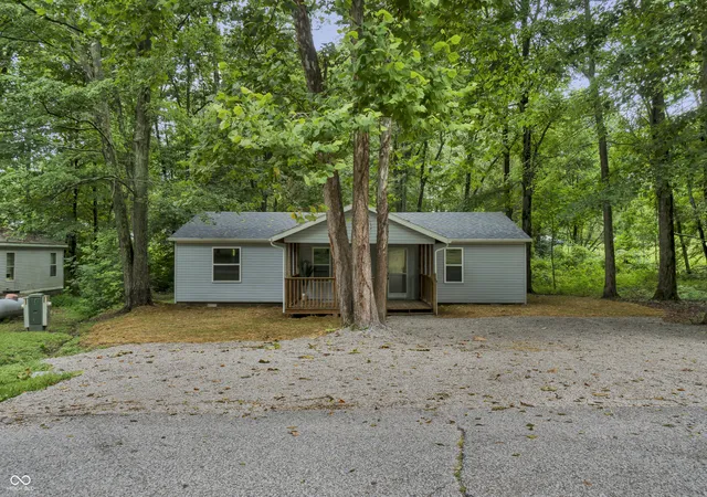Photo 3 of Manufactured home for sale at 1015 Magnolia Pl, North Vernon, IN 47265 | MLS# 22117779 | Listing updated on 2026-09-01
