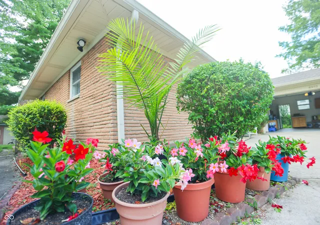 2nd image of 6912 S New Jersey St, Indianapolis, IN 46227 | MLS# 22117781
