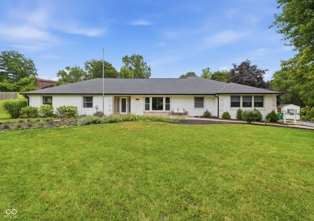 2nd image of 651 Spring Hills Dr, Zionsville, IN 46077 | MLS# 22117782