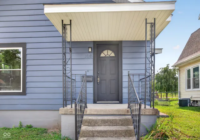 Photo 3 of Sale Pending at 106 S Pine St, Crawfordsville, IN 47933 | MLS# 22117783 | Listing updated on 2026-09-20