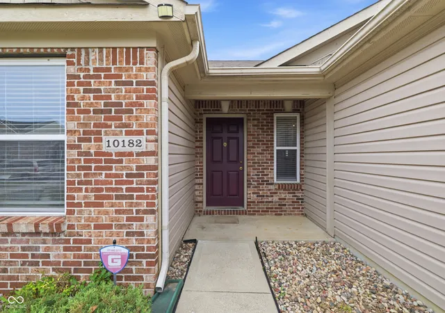Photo 3 of Sale Pending at 10182 Morning Light Dr, Avon, IN 46123 | MLS# 22117789 | Listing updated on 2026-09-22