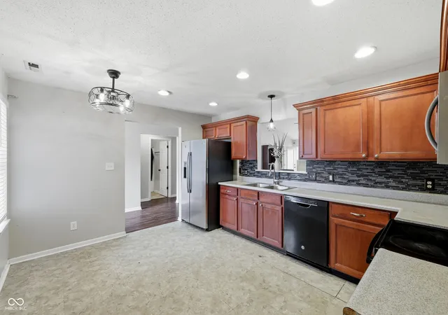 Photo 4 of Sale Pending at 10182 Morning Light Dr, Avon, IN 46123 | MLS# 22117789 | Listing updated on 2026-09-22