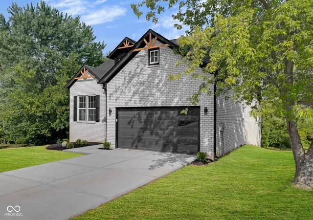 Photo 3 of Single family home for sale at 1121 Brookside Ct, Avon, IN 46123 | MLS# 22117820 | Listing updated on 2026-08-27