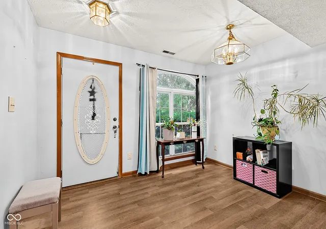 Photo 3 of Single family home for sale at 6723 Wimbledon Dr, Zionsville, IN 46077 | MLS# 22117821 | Listing updated on 2026-10-28