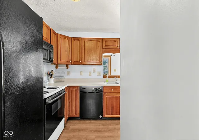 Photo 4 of Single family home for sale at 6723 Wimbledon Dr, Zionsville, IN 46077 | MLS# 22117821 | Listing updated on 2026-10-28