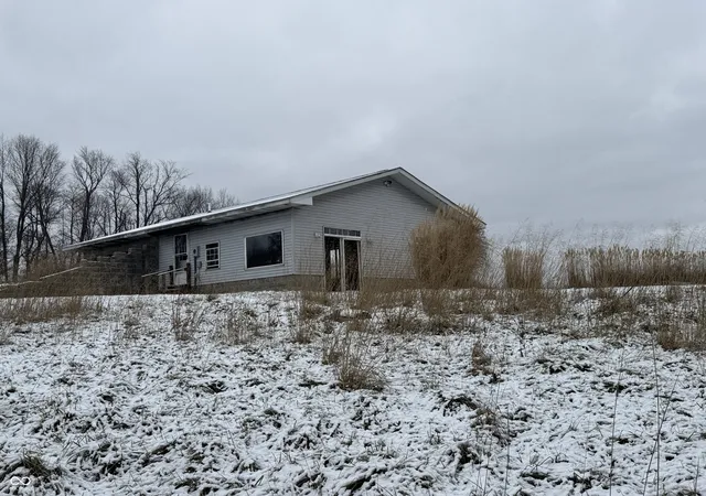 Photo 2 of Single family home for sale at 348 W Middle St, Rosedale, IN 47874 | MLS# 22117834 | Listing updated on 2026-10-27