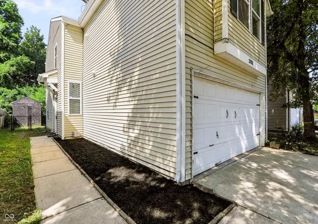 Photo 3 of Sale Pending at 2352 Collins Way, Greenfield, IN 46140 | MLS# 22117835 | Listing updated on 2026-09-28