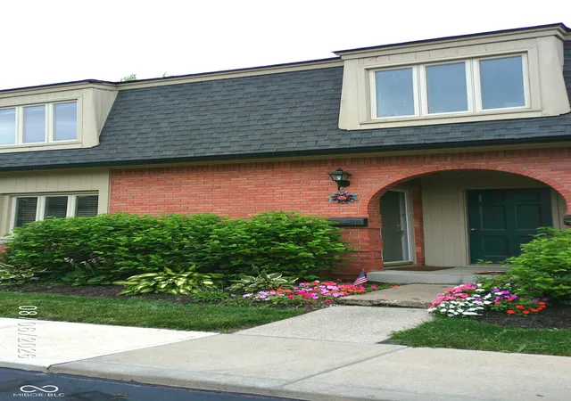 2nd image of 1149 Canterbury Sq S #1149, Indianapolis, IN 46260 | MLS# 22117847