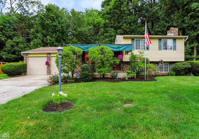 1st image of 6536 Woodford Ln, Indianapolis, IN 46237 | MLS# 22117851