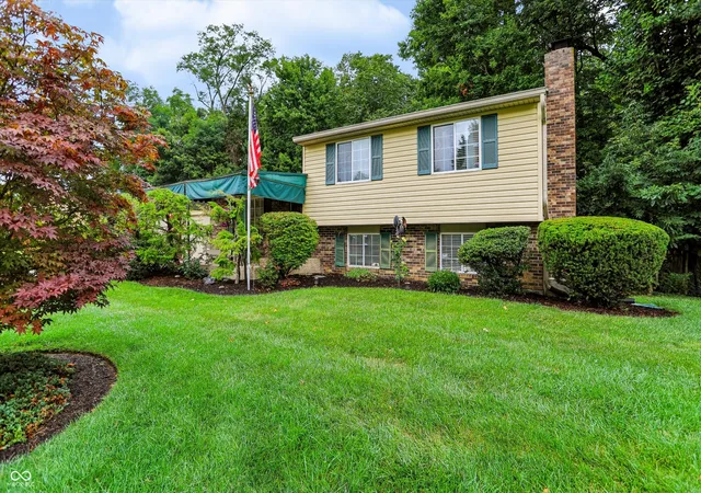 2nd image of 6536 Woodford Ln, Indianapolis, IN 46237 | MLS# 22117851