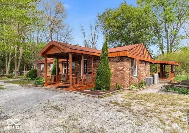 Photo 3 of Single family home for sale at 1591 S Graveyard Rd, Paragon, IN 46166 | MLS# 22117852 | Listing updated on 2026-09-12