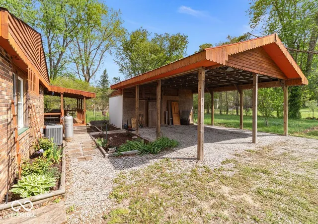 Photo 3 of Single family home for sale at 1591 S Graveyard Rd, Paragon, IN 46166 | MLS# 22117852 | Listing updated on 2026-09-12