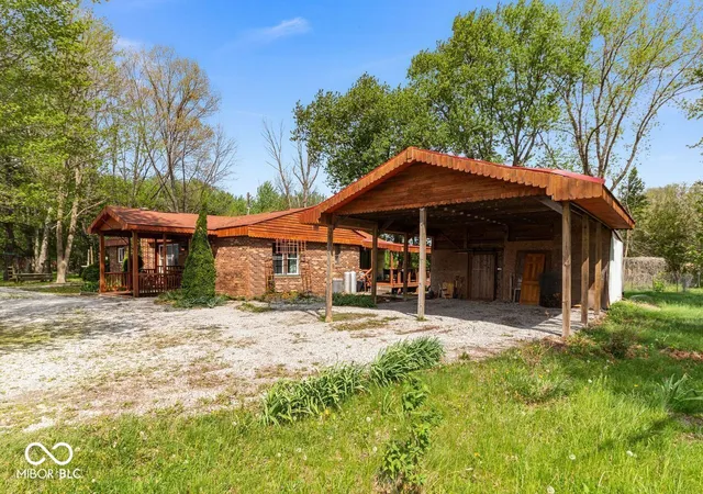 Photo 4 of Single family home for sale at 1591 S Graveyard Rd, Paragon, IN 46166 | MLS# 22117852 | Listing updated on 2026-09-12
