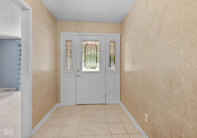 3rd image of 609 La Reforma Dr, Greenwood, IN 46143 | MLS# 22117855