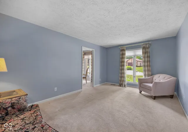 4th image of 609 La Reforma Dr, Greenwood, IN 46143 | MLS# 22117855