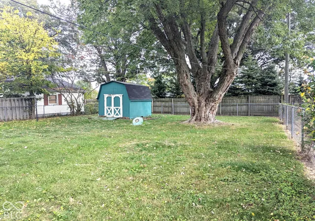 Photo 3 of Single family home for sale at 412 Federal Dr, Anderson, IN 46013 | MLS# 22117861 | Listing updated on 2026-10-27