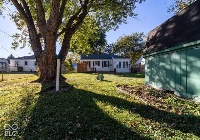 Photo 1 of Single family home for sale at 412 Federal Dr, Anderson, IN 46013 | MLS# 22117861 | Listing updated on 2026-10-27