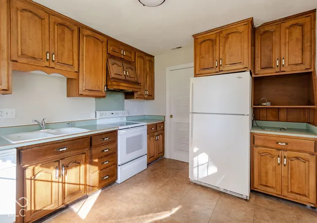 Photo 4 of Single family home for sale at 412 Federal Dr, Anderson, IN 46013 | MLS# 22117861 | Listing updated on 2026-10-27