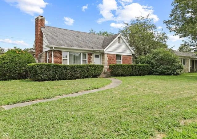 2nd image of 449 N Franklin Rd, Indianapolis, IN 46219 | MLS# 22117866