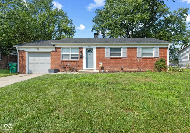 1st image of 724 Maple Ln, Brownsburg, IN 46112 | MLS# 22117874