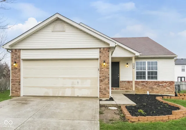 1st image of 4067 Dogwood Ct, Franklin, IN 46131 | MLS# 22117883