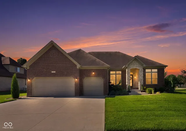 1st image of 3831 Sycamore Bnd, Columbus, IN 47203 | MLS# 22117892