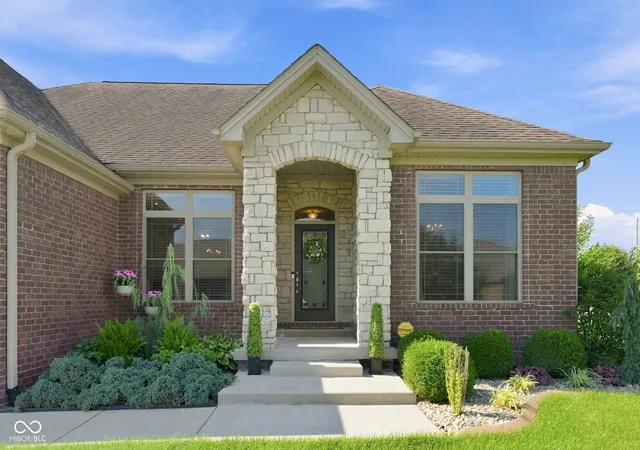 2nd image of 3831 Sycamore Bnd, Columbus, IN 47203 | MLS# 22117892