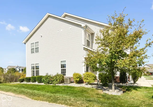 Photo 3 of Townhouse for sale at 9628 Rolling Plain Dr, Noblesville, IN 46060 | MLS# 22117903 | Listing updated on 2026-10-26