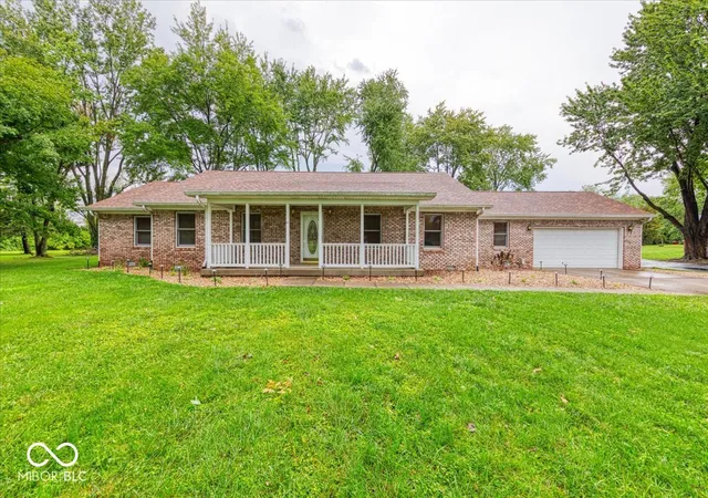 2nd image of 2350 Fox Dr, Franklin, IN 46131 | MLS# 22117905