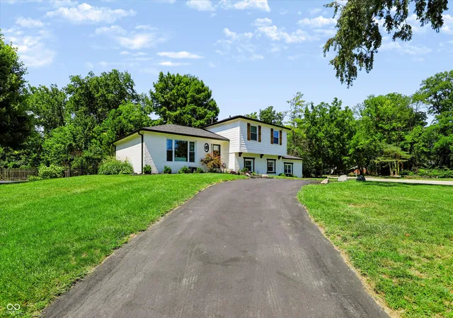 2nd image of 11024 W Lakeshore Dr, Carmel, IN 46033 | MLS# 22117914