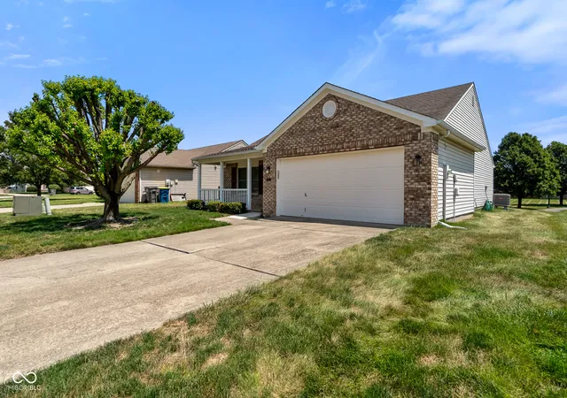 Photo 3 of Single family home for sale at 2861 Angelina Dr, Indianapolis, IN 46203 | MLS# 22117927 | Listing updated on 2026-10-08