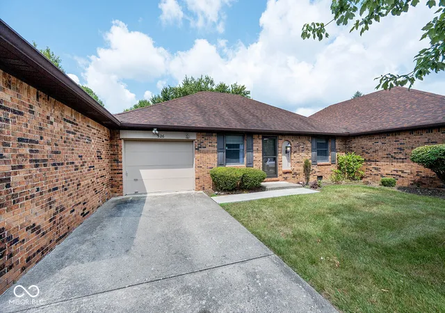 2nd image of 526 Eagle Crest Dr, Brownsburg, IN 46112 | MLS# 22117942