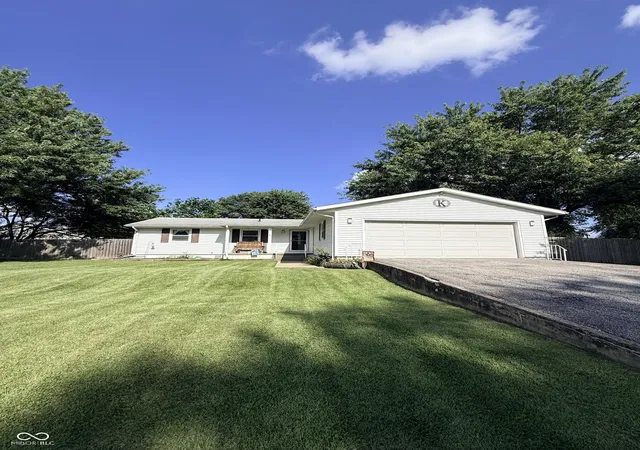 2nd image of 308 Delwood Dr, Covington, IN 47932 | MLS# 22117960