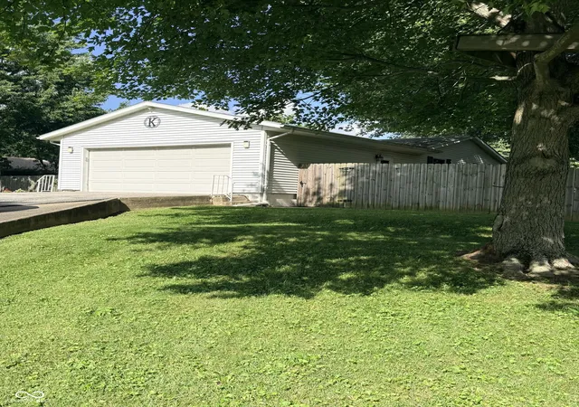 Photo 3 of Single family home for sale at 308 Delwood Dr, Covington, IN 47932 | MLS# 22117960 | Listing updated on 2026-09-03