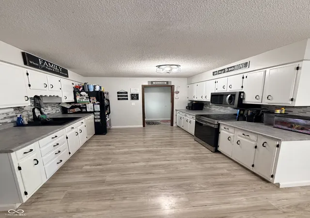 Photo 3 of Single family home for sale at 308 Delwood Dr, Covington, IN 47932 | MLS# 22117960 | Listing updated on 2026-09-03