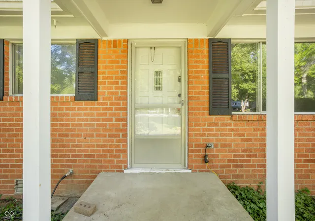 Photo 3 of Sale Pending at 8511 N Park Ave, Indianapolis, IN 46240 | MLS# 22117961 | Listing updated on 2026-08-26