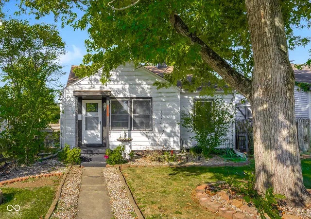2nd image of 2220 Union St, Columbus, IN 47201 | MLS# 22117968