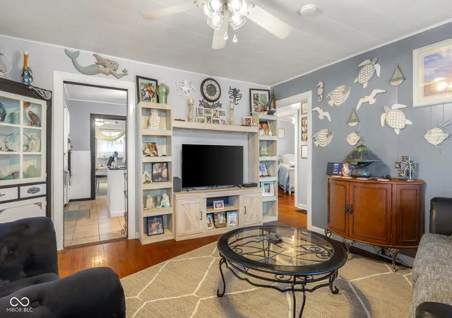 Photo 3 of Sale Pending at 2220 Union St, Columbus, IN 47201 | MLS# 22117968 | Listing updated on 2026-08-13