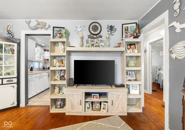 Photo 4 of Sale Pending at 2220 Union St, Columbus, IN 47201 | MLS# 22117968 | Listing updated on 2026-08-13