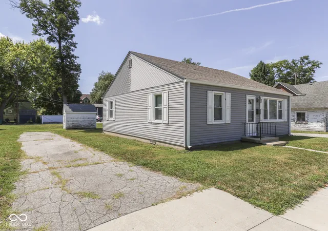Photo 3 of Single family home for sale at 420 S Main St, Franklin, IN 46131 | MLS# 22117975 | Listing updated on 2026-08-26