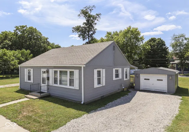 Photo 3 of Single family home for sale at 420 S Main St, Franklin, IN 46131 | MLS# 22117975 | Listing updated on 2026-09-29