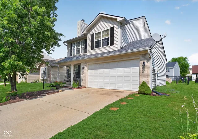 2nd image of 19316 Prairie Crossing Dr, Noblesville, IN 46062 | MLS# 22117978