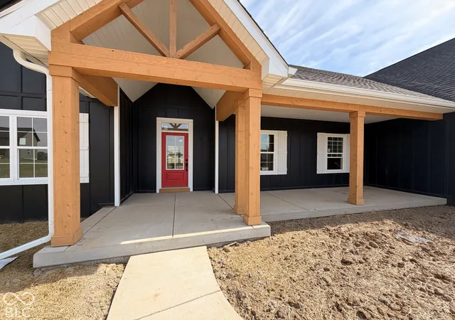 Photo 2 of Single family home for sale at 16 Pine Hills Ct, Crawfordsville, IN 47933 | MLS# 22117996 | Listing updated on 2026-10-01