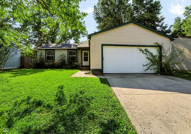 Photo 2 of Single family home for sale at 916 Waring Dr E, Indianapolis, IN 46229 | MLS# 22118021 | Listing updated on 2026-09-04