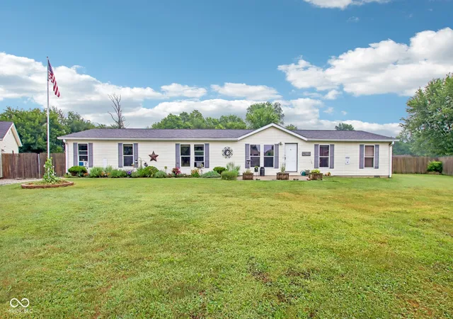 1st image of 7635 Meadowview Ln, Martinsville, IN 46151 | MLS# 22118027
