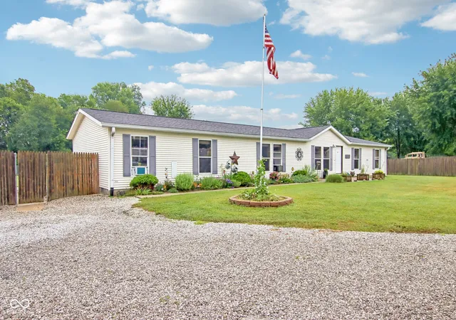 3rd image of 7635 Meadowview Ln, Martinsville, IN 46151 | MLS# 22118027