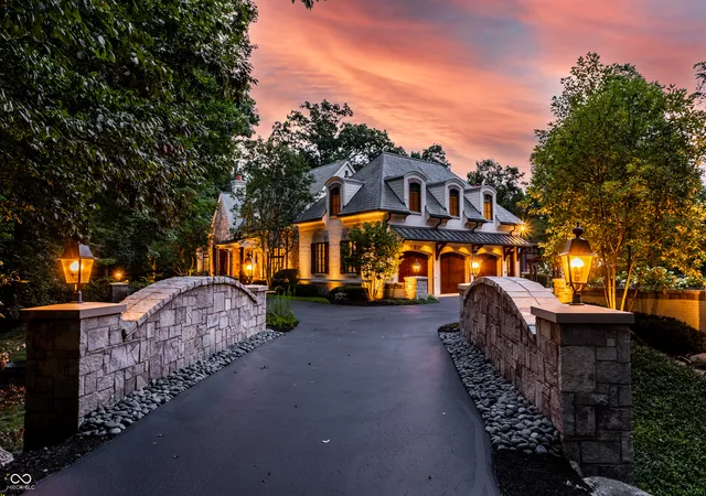 2nd image of 11555 Willow Springs Dr, Zionsville, IN 46077 | MLS# 22118044
