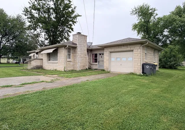 Photo 3 of Sale Pending at 813 S Obrien St, Seymour, IN 47274 | MLS# 22118052 | Listing updated on 2026-09-02