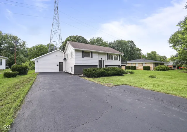 Photo 2 of Single family home for sale at 4404 Westbourne Dr, Indianapolis, IN 46205 | MLS# 22118053 | Listing updated on 2026-09-05