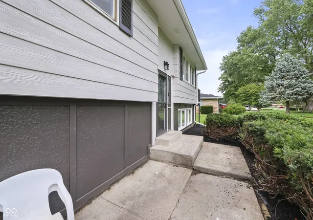 Photo 3 of Single family home for sale at 4404 Westbourne Dr, Indianapolis, IN 46205 | MLS# 22118053 | Listing updated on 2026-09-05